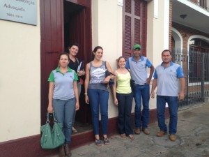 Parte da equipe de trabalho em frente ao escritório do IBs em São José dos Pinhais.