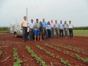 Representantes da Cargill e do IBS durante a programação de visitas na região de Dourados-MS. Fotos: Regina Groenendal